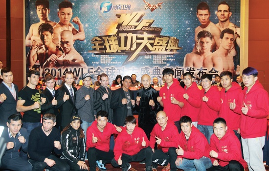 新聞發(fā)布會上，中外選手齊聚一堂。