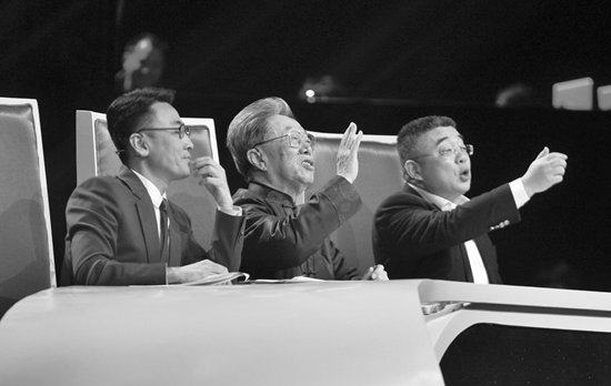 困擾著很多漢語使用者的問題，被三位先生以輕松幽默的方式提出來自嘲后，都令觀眾會(huì)心大笑。