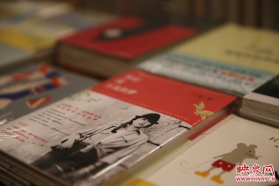 書店內(nèi)的書。