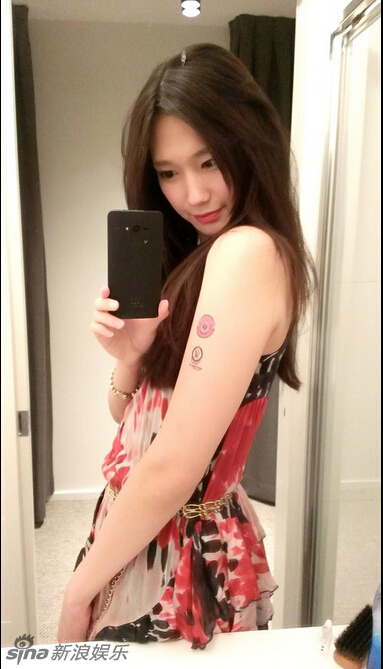 有顏有胸！日本變性美女性感迷人走紅網(wǎng)絡(luò)