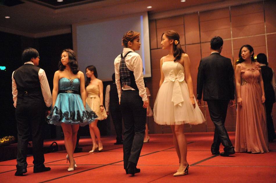 浙江百名大學(xué)生五星級酒店舉行畢業(yè)舞會(huì)