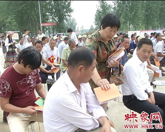 贈(zèng)送花生、玉米等農(nóng)作物高產(chǎn)栽培技術(shù)要點(diǎn)知識(shí)手冊(cè)