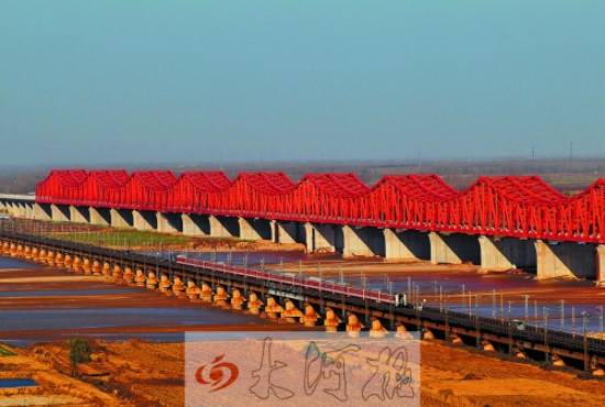 鄭焦城際鐵路黃河大橋主體構造已經(jīng)成型